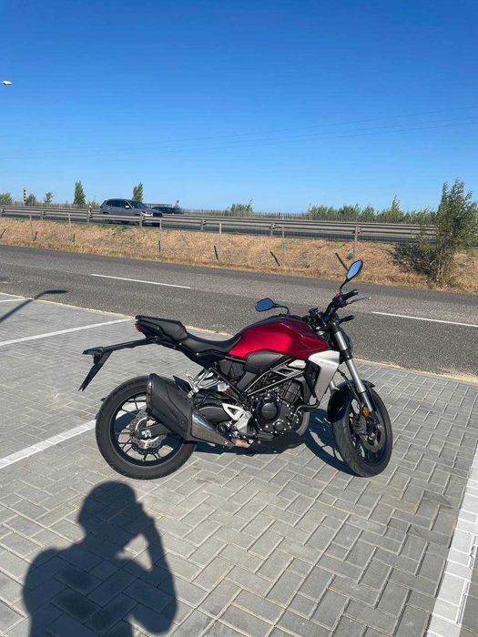 Honda CB300R - Impecável e Pronta a Andar!