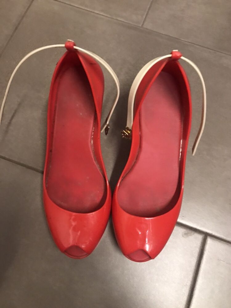 Czerwone koturny jak meliski vivienne westwood