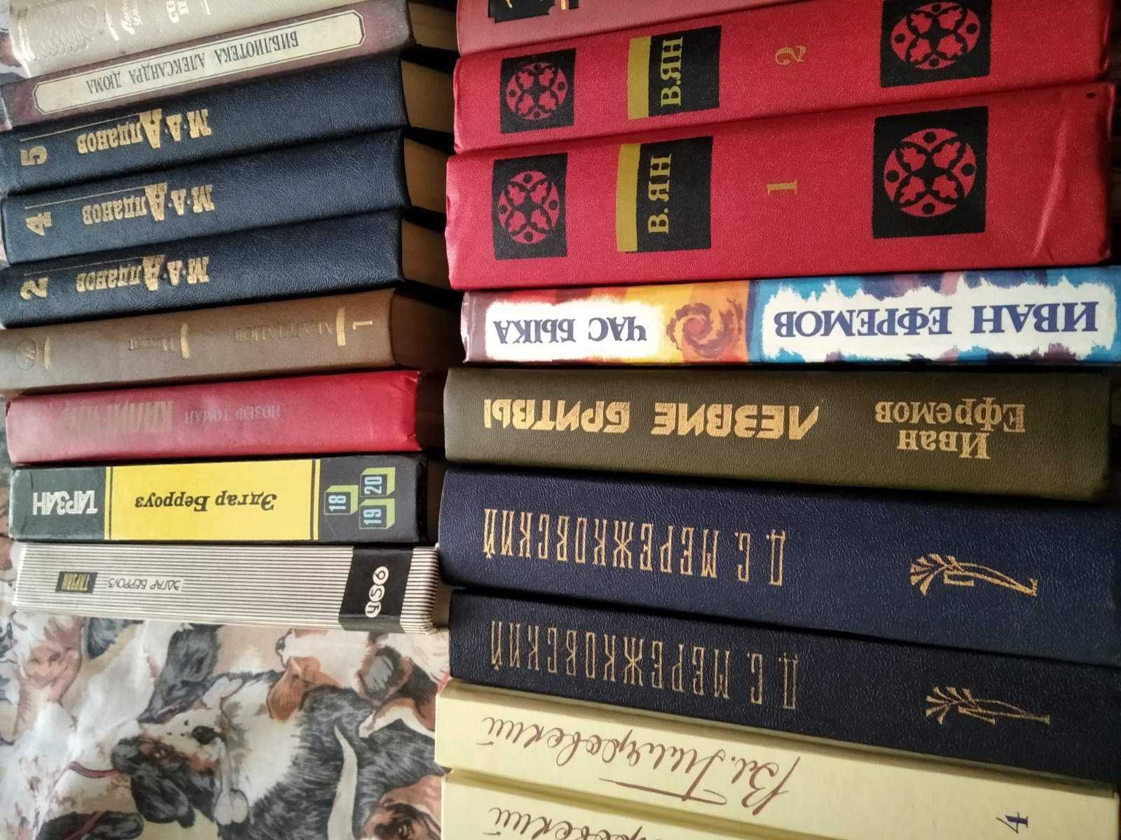 Книги разные,Дюма, Ахматова, детективы