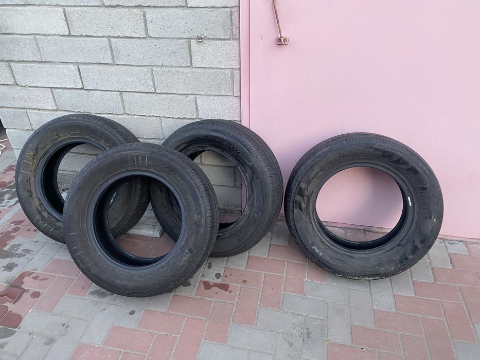 Комплект летней резини на паркетник или бус Pirelli Scorpion 215/70R16