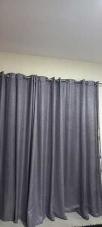 Cortinas  cinza .