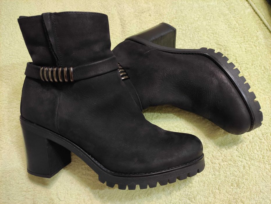 Ботинки шкіряні жіночі на широкому каблуці тракторна підошва р.41/27см