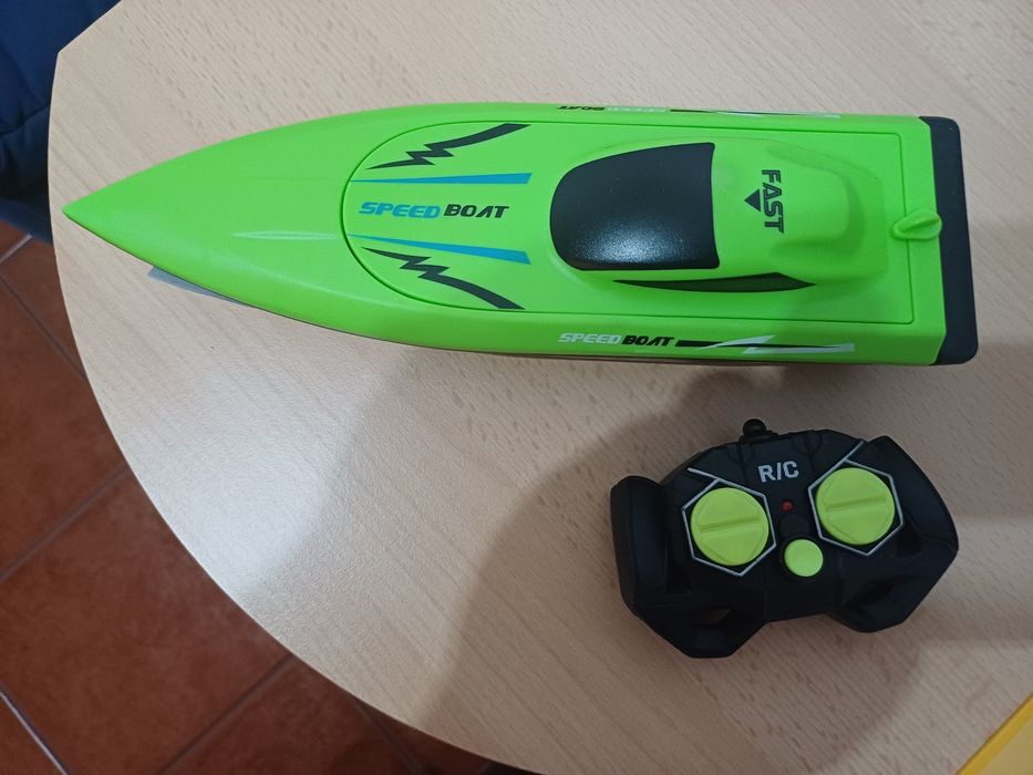 Barco telecomandado
