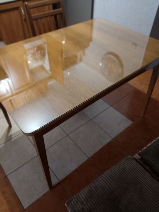 Stół rozkładany PRL+3 krzesła. Szyba gratis dla chętnego.