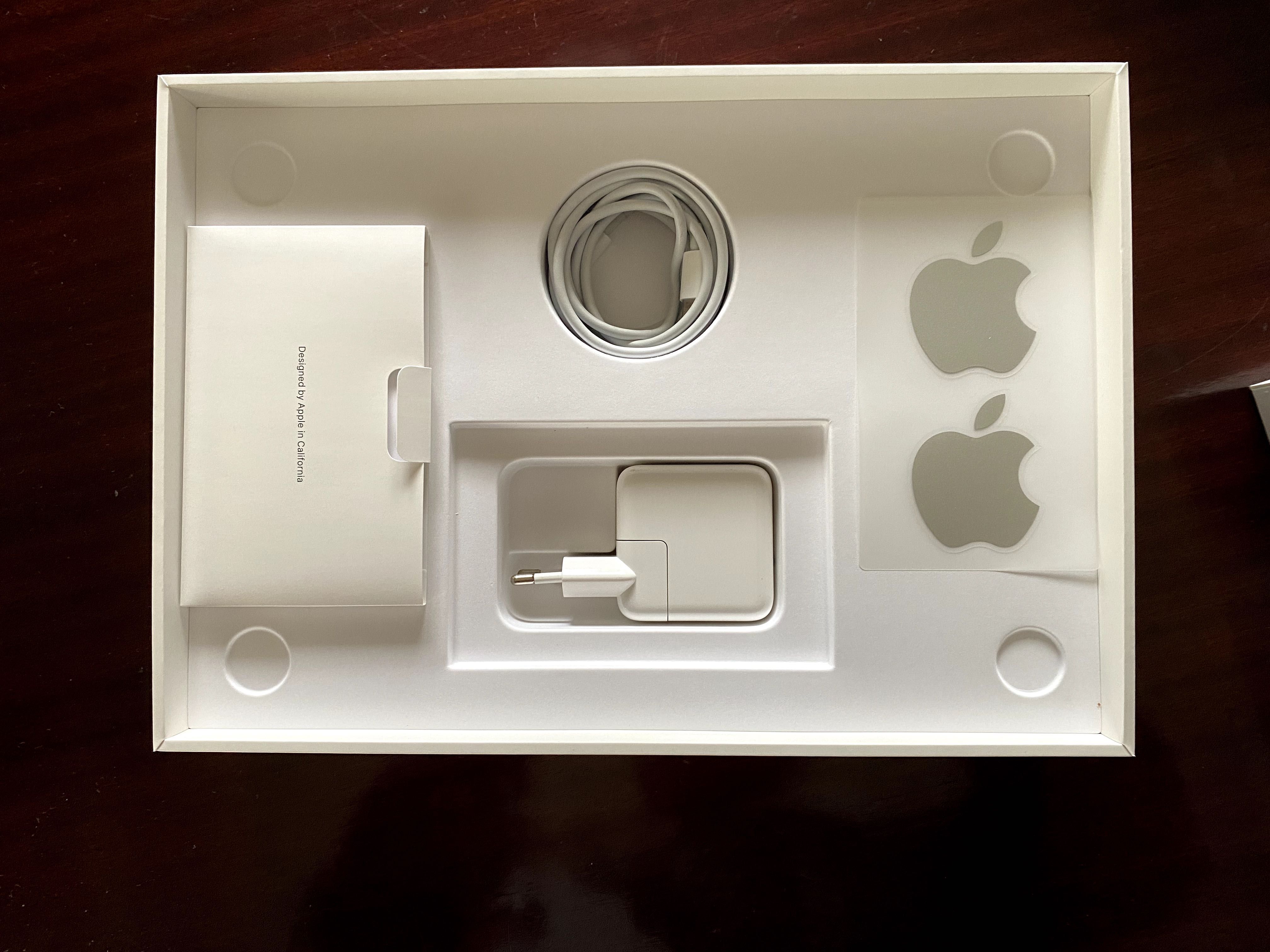 MacBook 13” Retina  i3 / 8GB / Bateria 141 Ciclos | Como Novo!