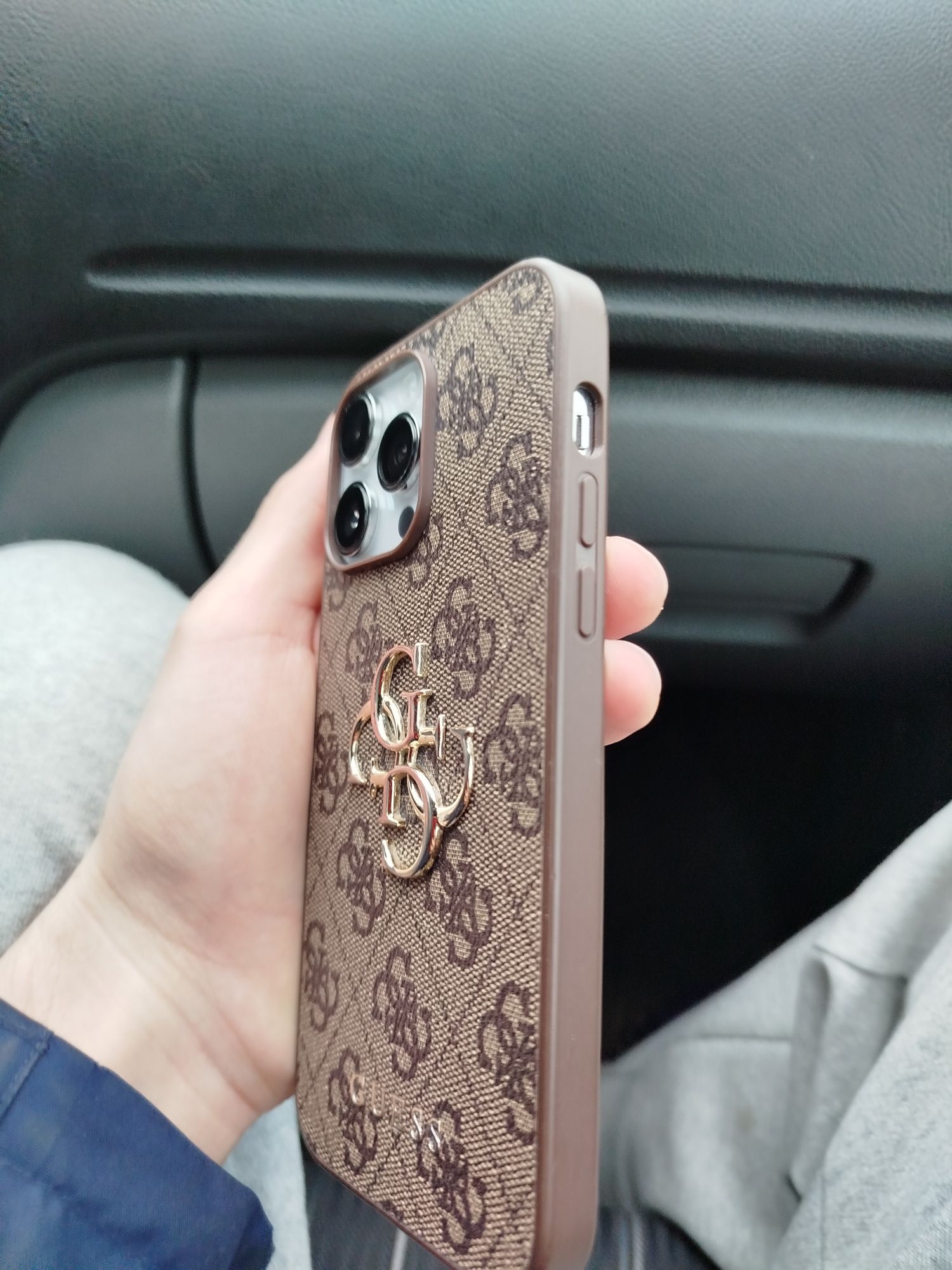 Чохол на iPhone 14 Pro Max Guess