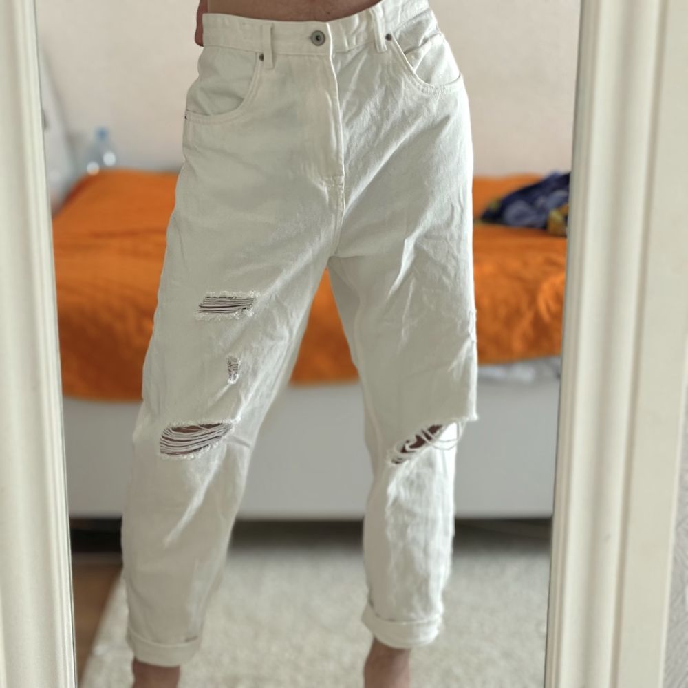 Рвані білі джинси