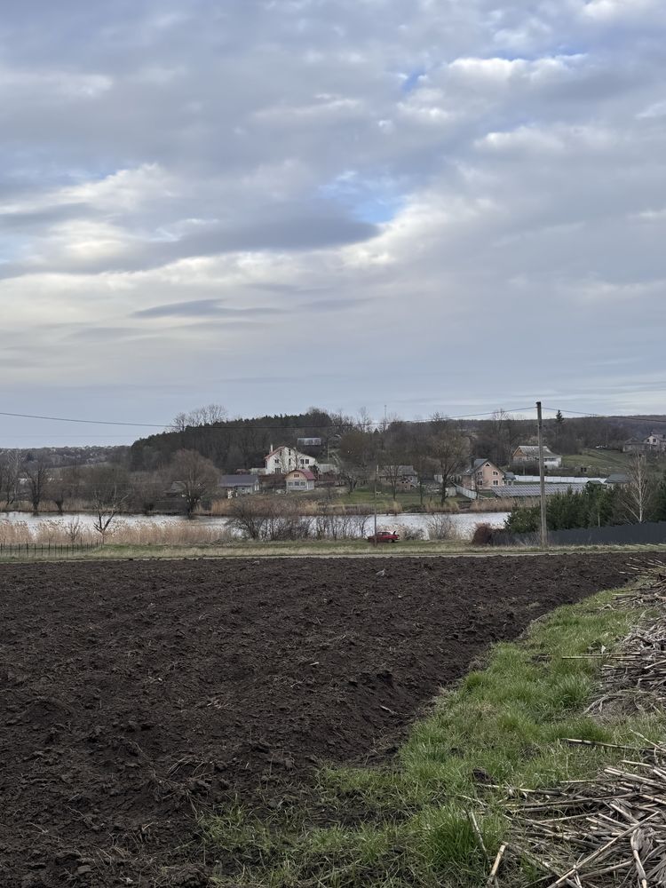 Продам участок близько до міста