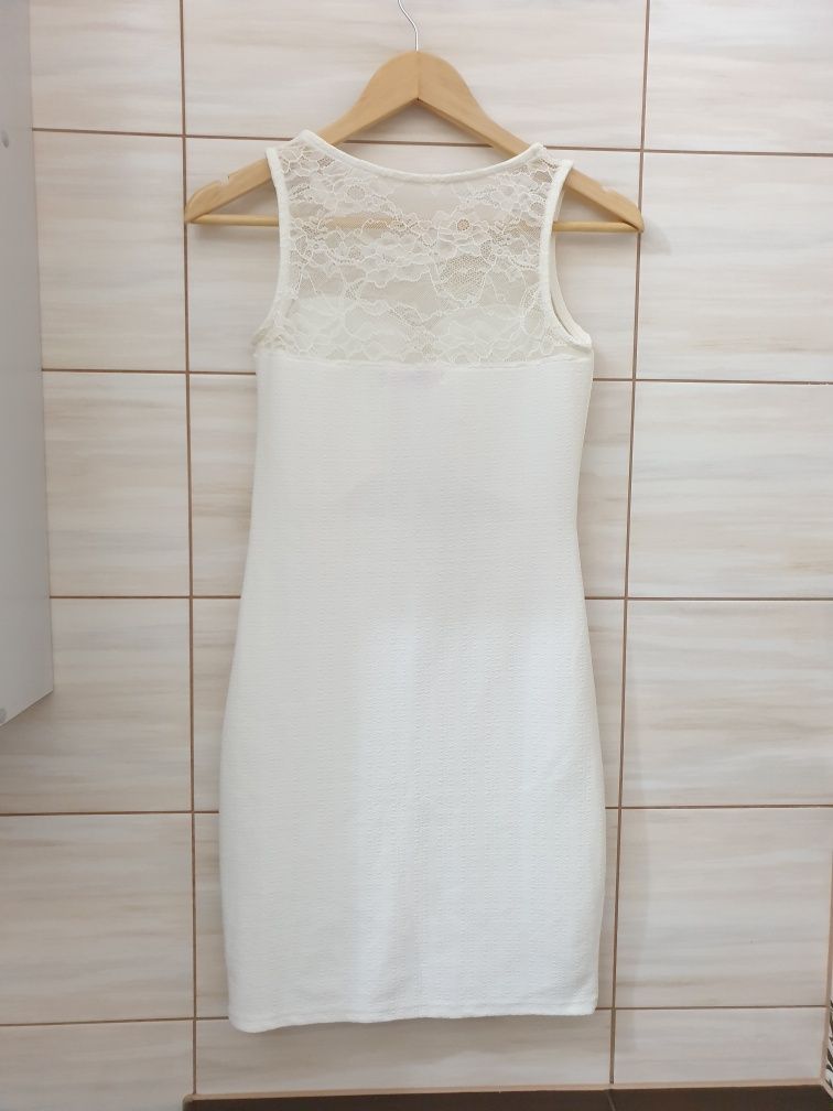 Biała kremowa sukienka koronkowa M