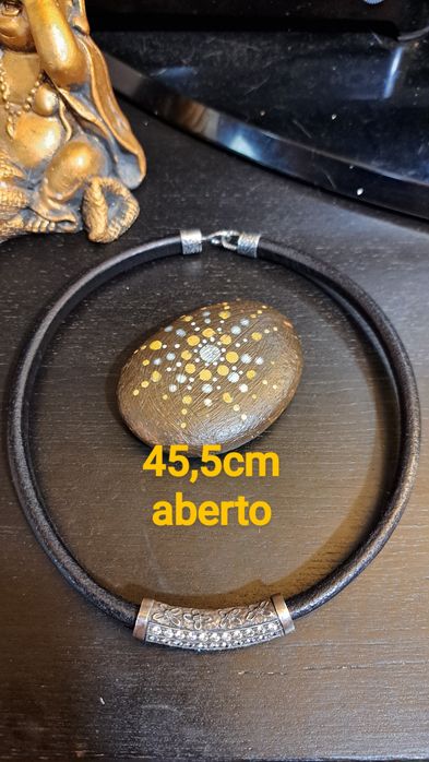 Colar fio  e pulseira em prata contrastada.