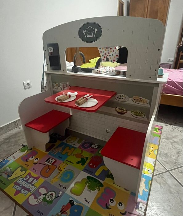Cozinha de criança ,em madeira