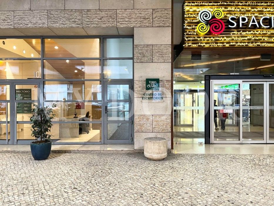 Escritório nos Olivais - Muita luz natural - Estacionamento