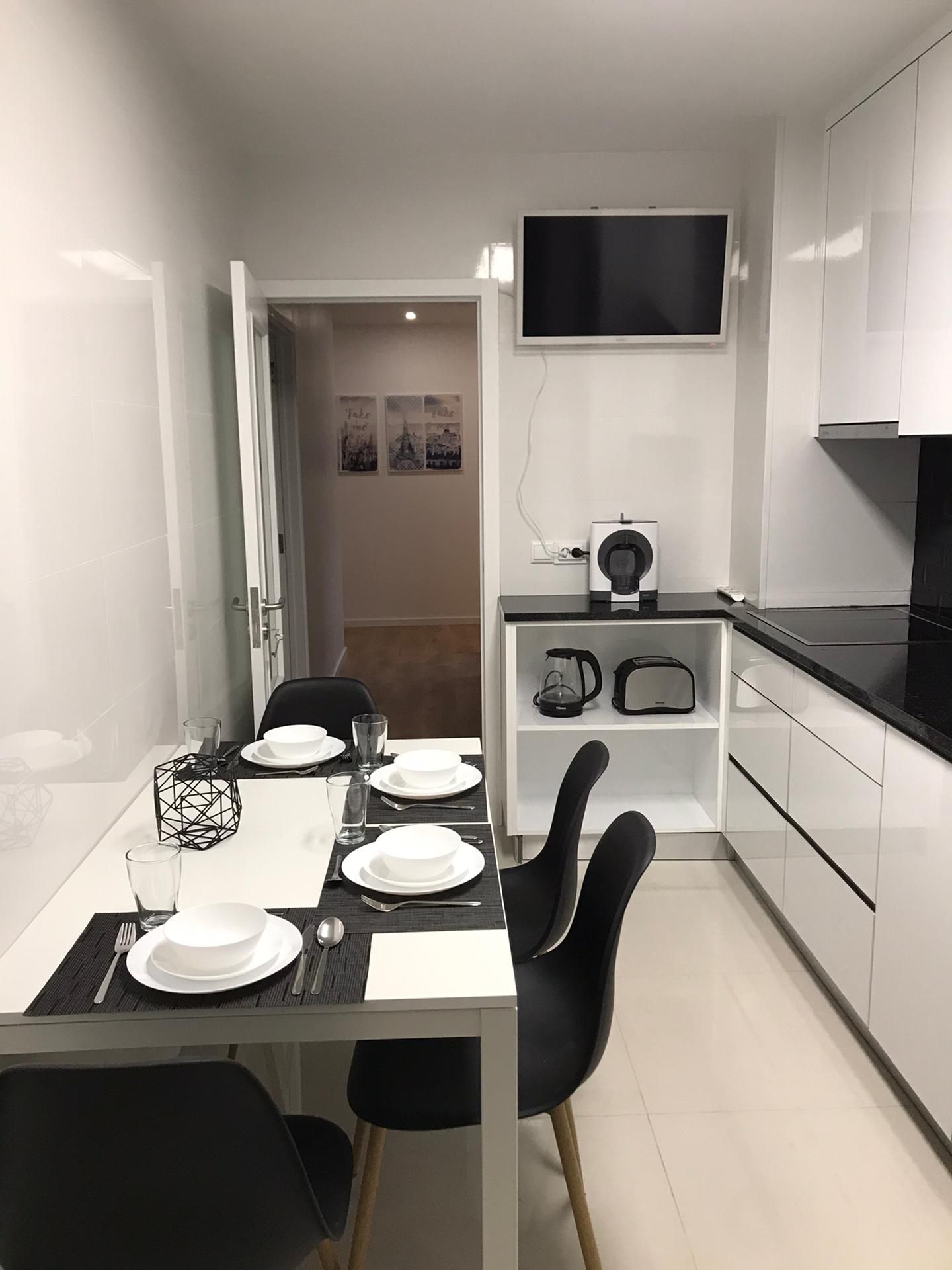 Quarto com Varanda | Ramalde | Tudo Incluído + Limpeza Semanal