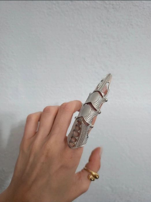 Srebrny pierścionek pierścień szpon zbroja pazur emo alternative gothi