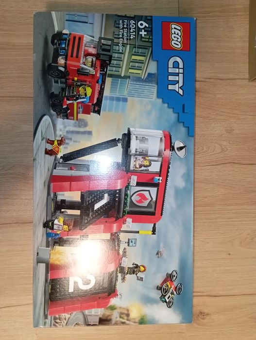 Lego City Remiza 60414 + Karetka 60451 z płytką