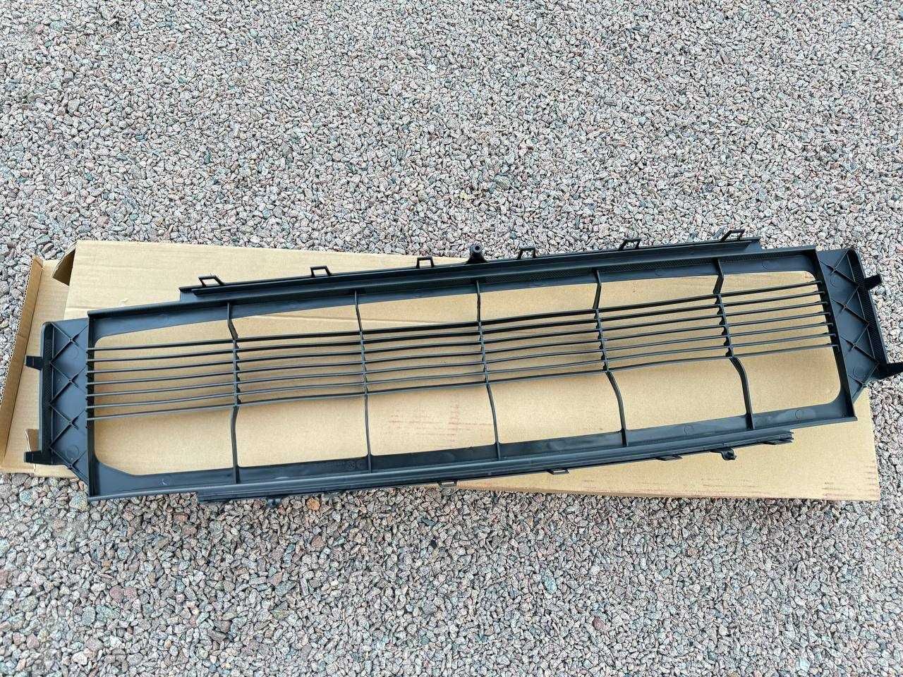 решітка в бампер Model S 105802200B решетка бампера модел S 16-20