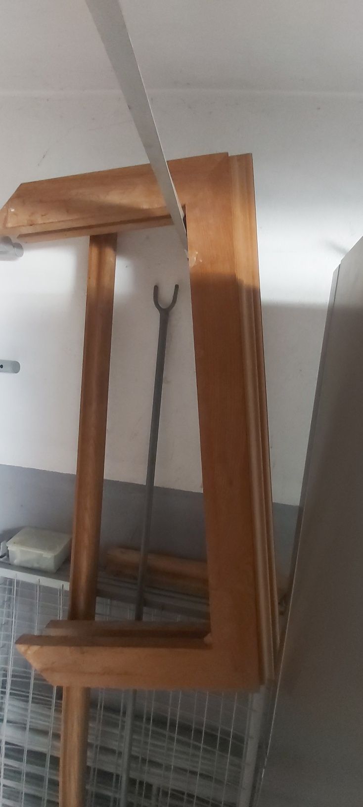 Obudowa kominka marmur Rosso Verona i piaskowiec,  dębowa belka