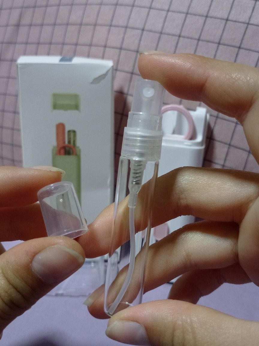 багатофункціональна щітка для чищення гаджетів та інших поверхонь.