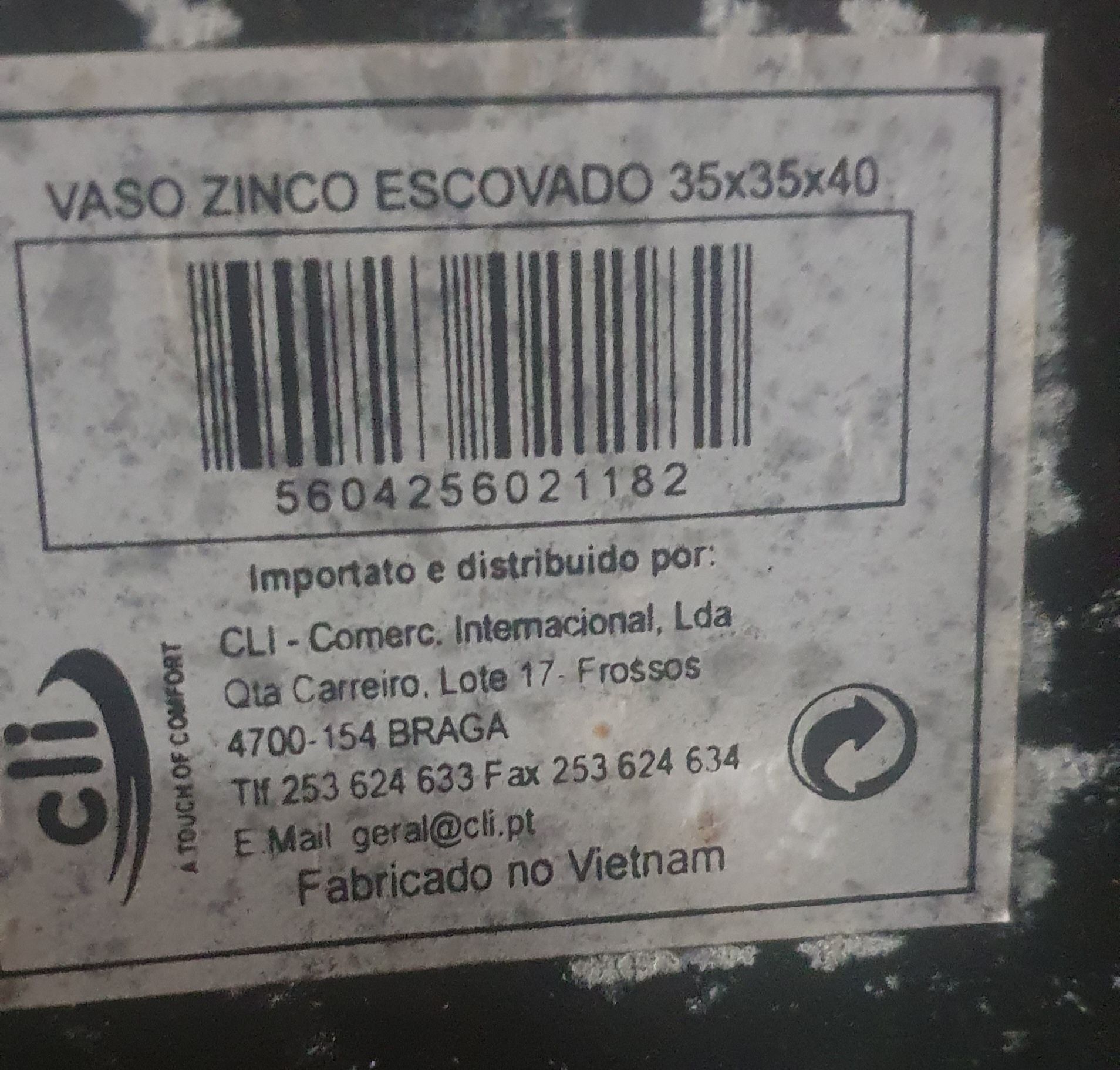 Vaso em zinco escovado