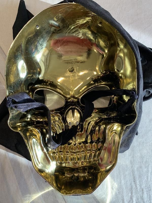 Маскарадная маска золотой череп на хэллоуин