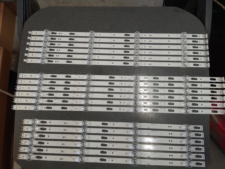 Smart TV Samsung 75 in peças UE75TU7025K  tela partida casa quarto.