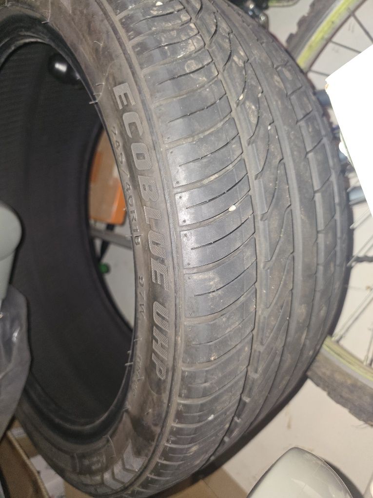Vendo 1 par de pneus