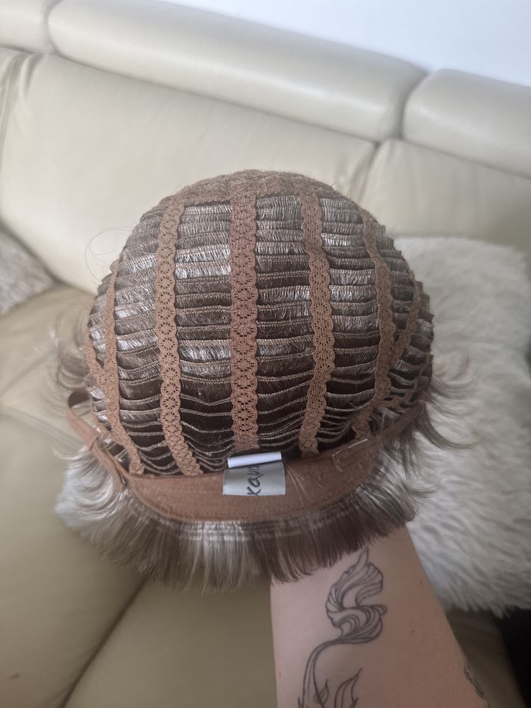 Peruka krótka pasemka