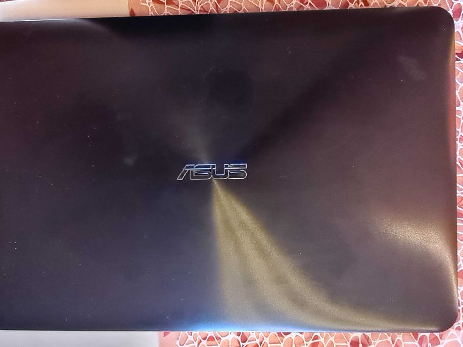 ASUS F555L 15,6 HD / i3-4005U / 8 GB / 512 GB / 920M