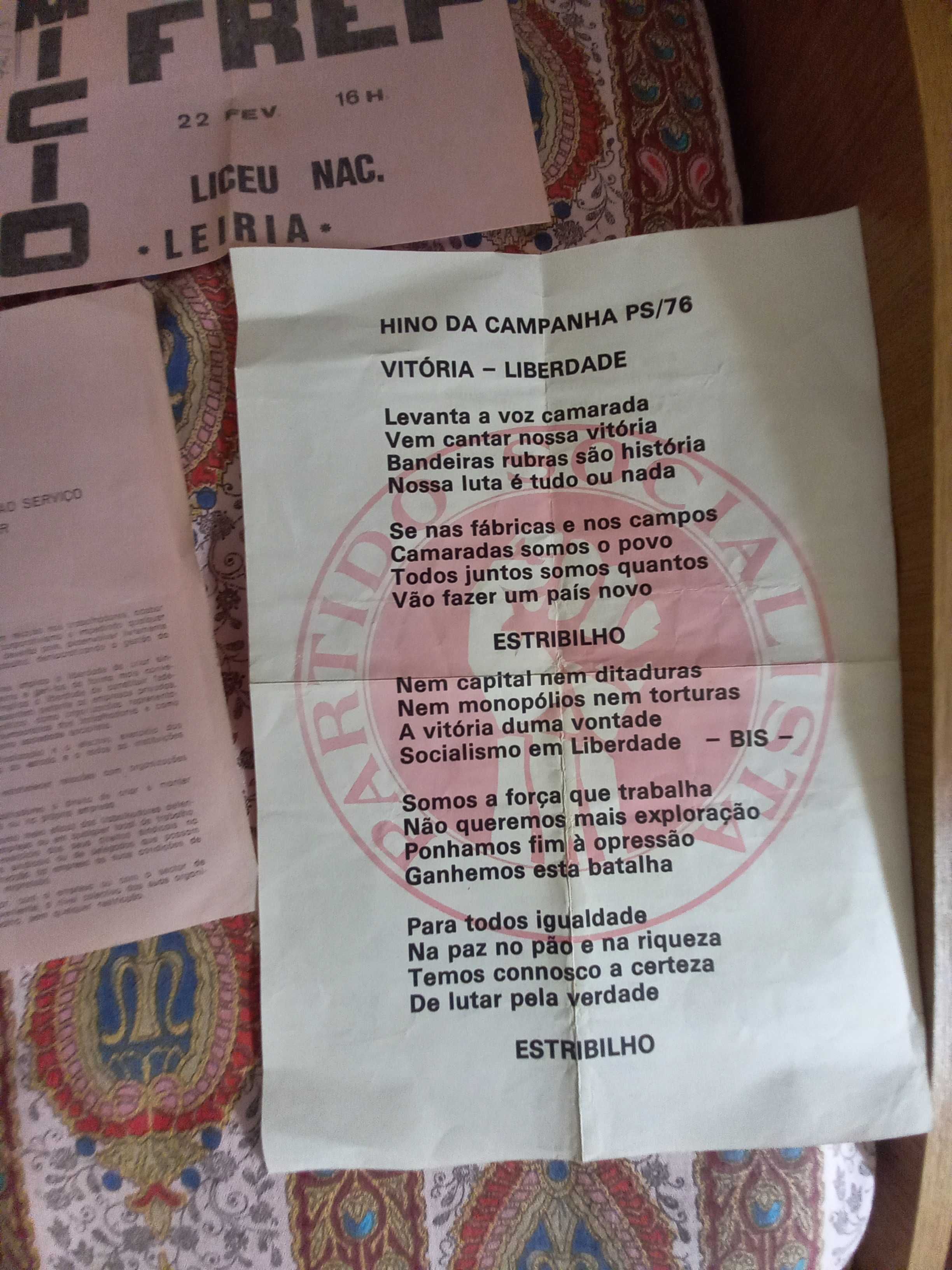 Conjunto de antigos folhetos do Partido Socialista de Leiria