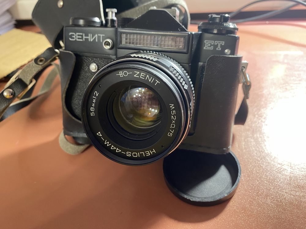 Продам фотоаппарат Занит ЕТ Zenit с объективом Helios-44М-4