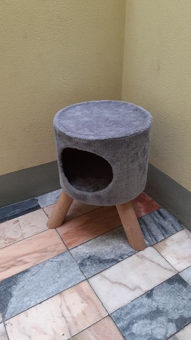 Casota de gato elevada madeira