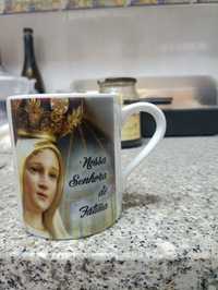 Caneca alusiva ao mês de Maria