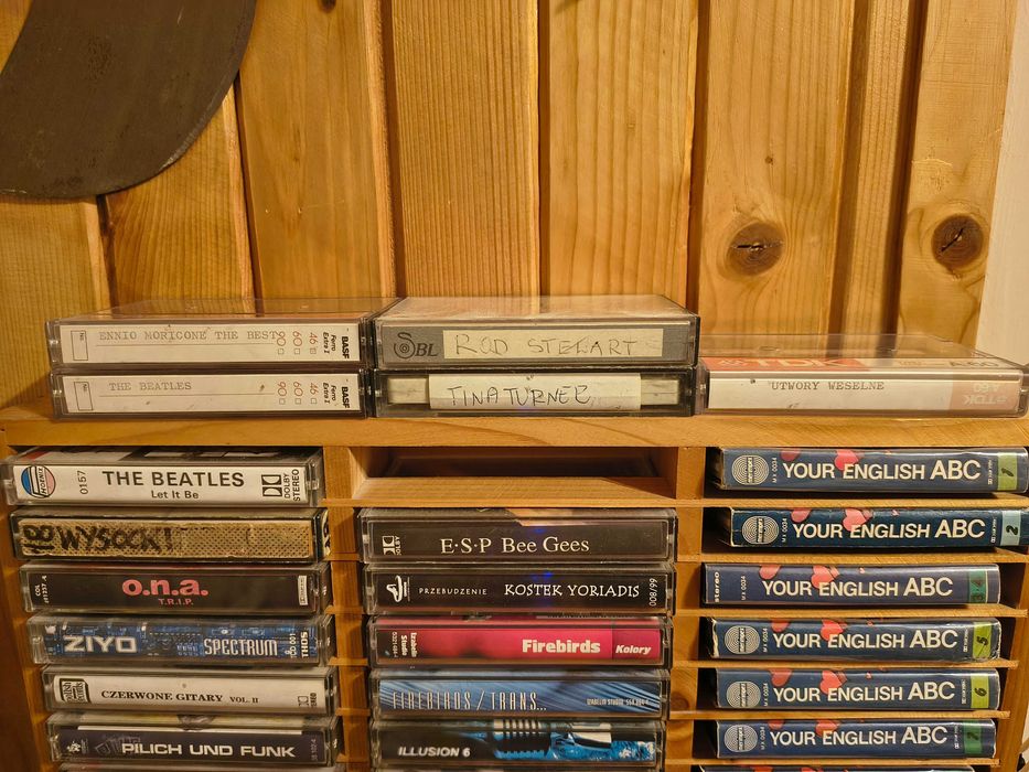 Kolekcja 94 kaset magnetofonowych- 88 oryginalnych + 6 nagrywanych Wwa