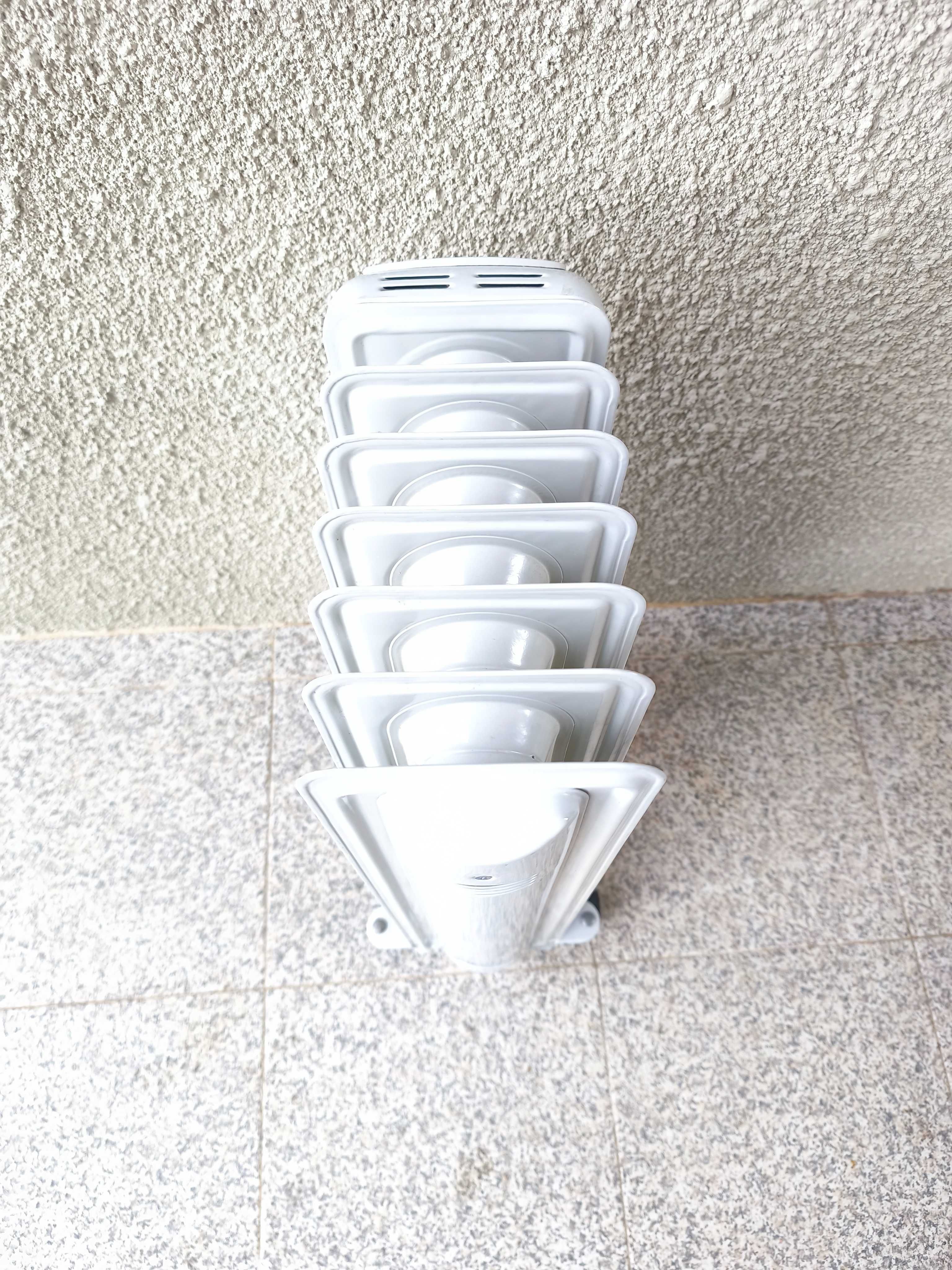 Aquecedor a óleo Kunft 1500w como novo