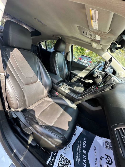 Продам  Chevrolet Volt 2012 рік можлива розстрочка,кредит,обмін!