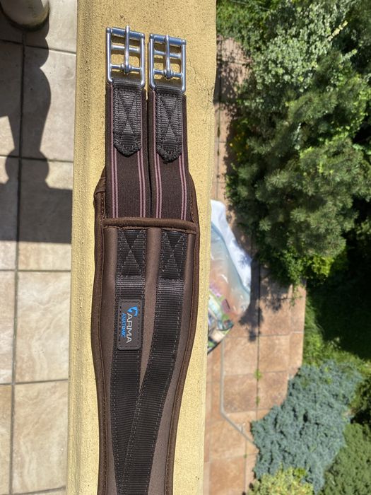 Popręg brązowy anatomiczny Brytyjskiej marki Arma Anatomic 120 cm