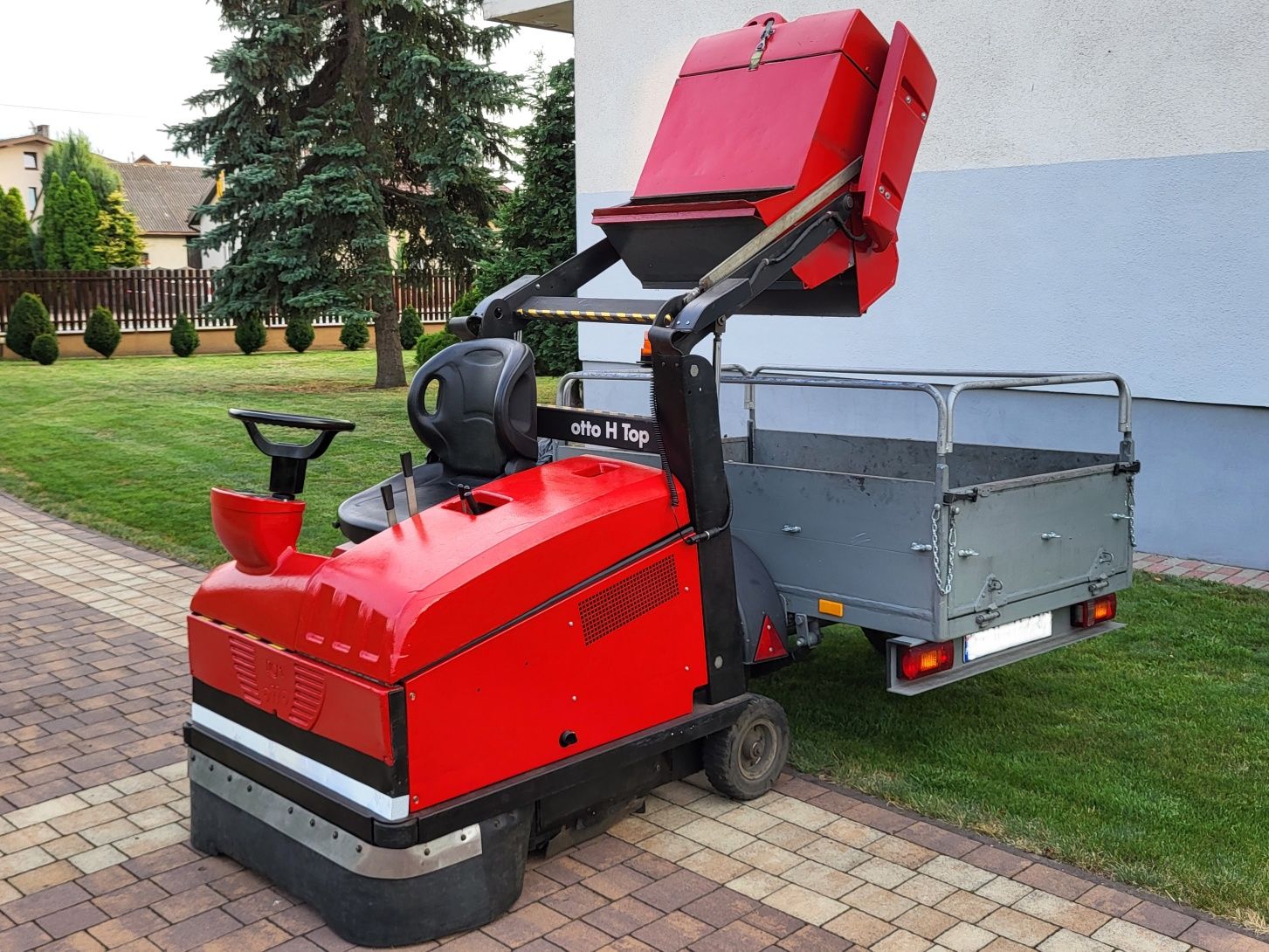 Zamiatarka OTTO H TOP spalinowa, z wysypem hydraulicznym [nie KARCHER]