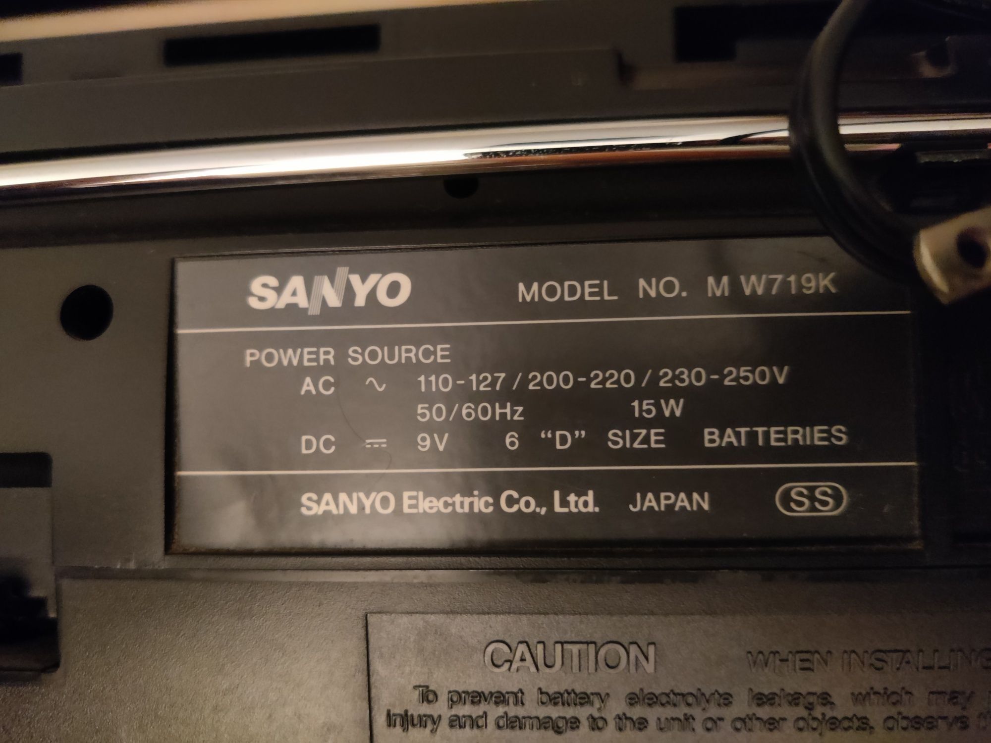 Rádio Sanyo portátil