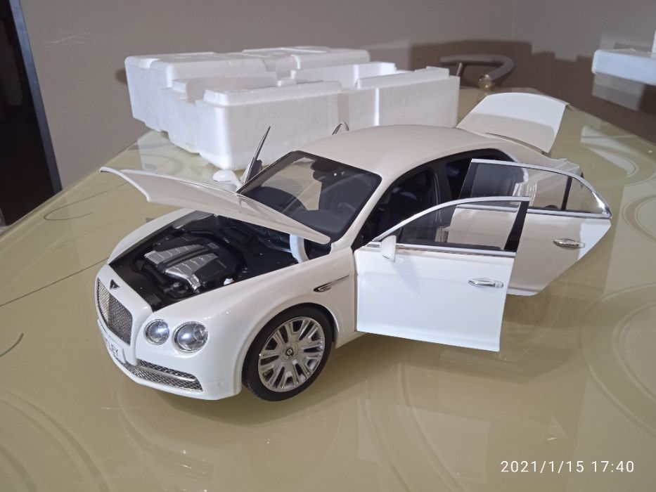 модели 1.18 Bentley Flying Spur W I2 blanc glacier