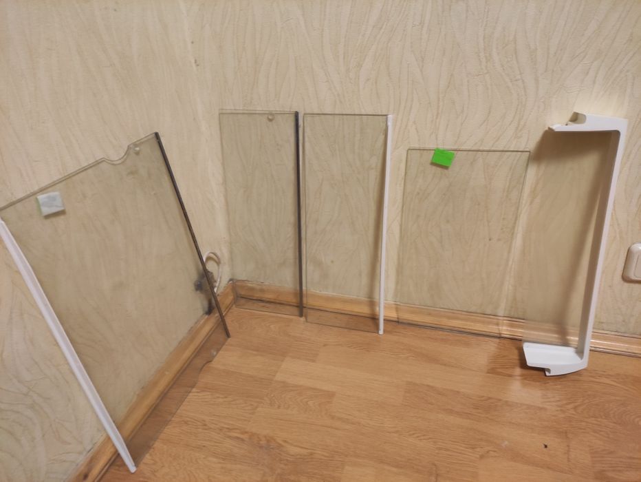 Скляні полки, балкони від холодильників Liebherr (залишки)