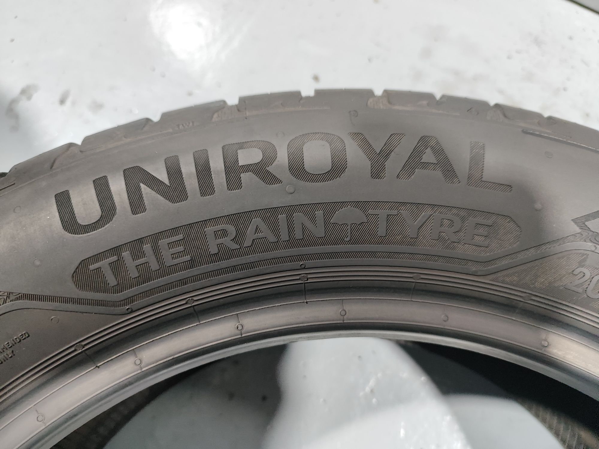 2 pneus semi novos 205-55R16 Uniroyal - Oferta da entrega
