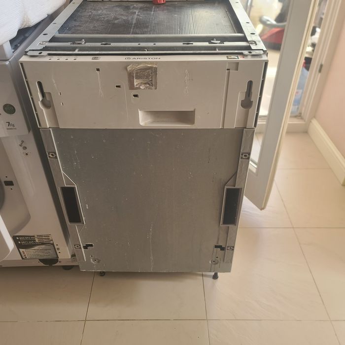 Посудомийна машина Ariston Cis Li 420 на запчастини