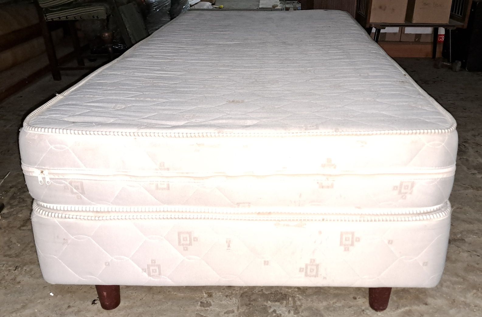 Łóżko z Materacem 200 cm x 90 cm