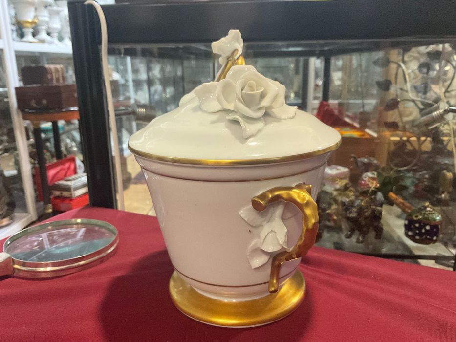 Vista alegre pote tampa branco e gold flores pintura de ouro 18x19 cm