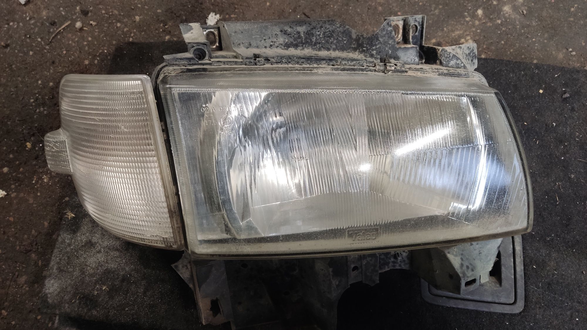 Lampa przód przednia prawa volkswagen transporter T4