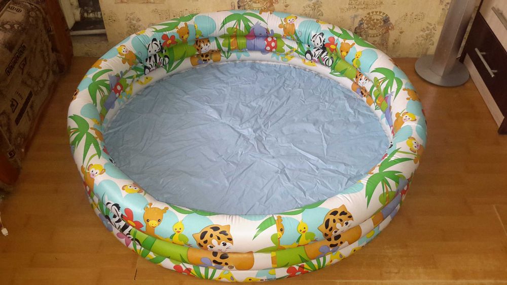 Надувные два матраца СССР, два жилета, налокотники, бассейн