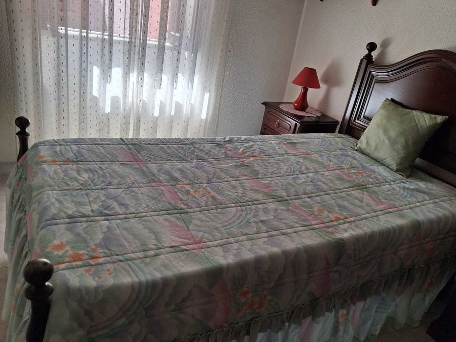 Mobilia quarto solteiro com roupeiro