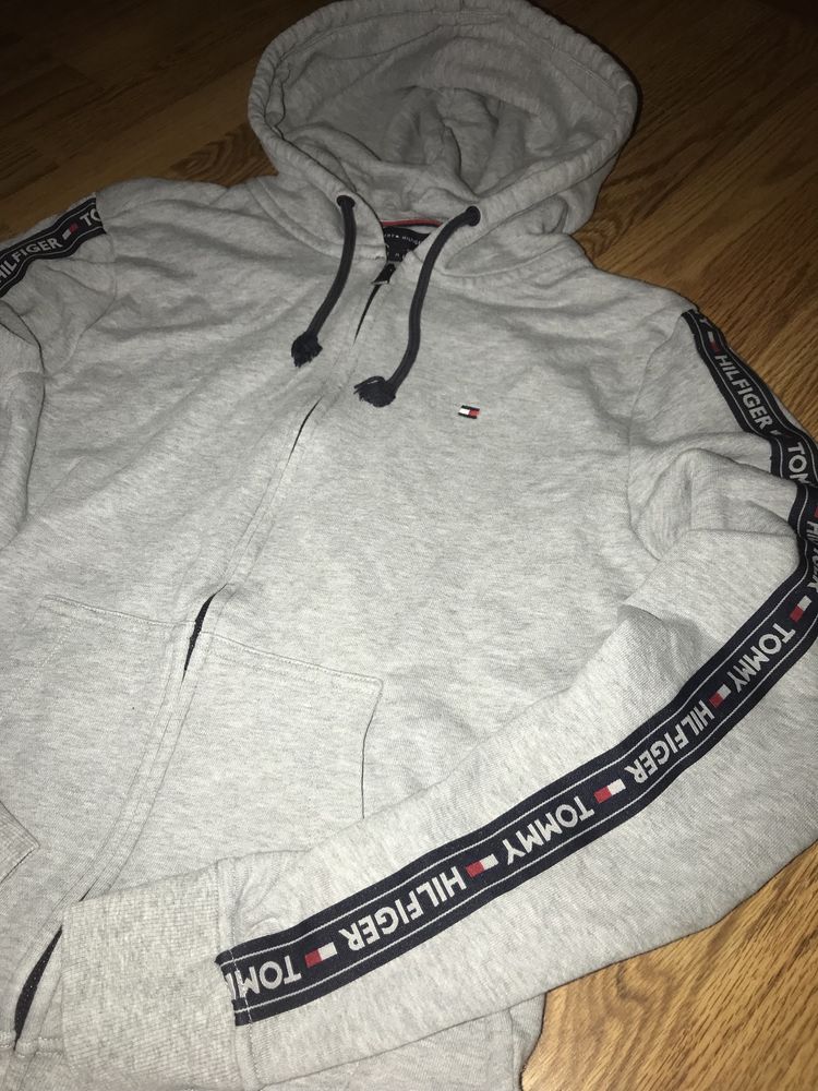Кофта/худі/зіпка Tommy hilfiger Розмір с-м