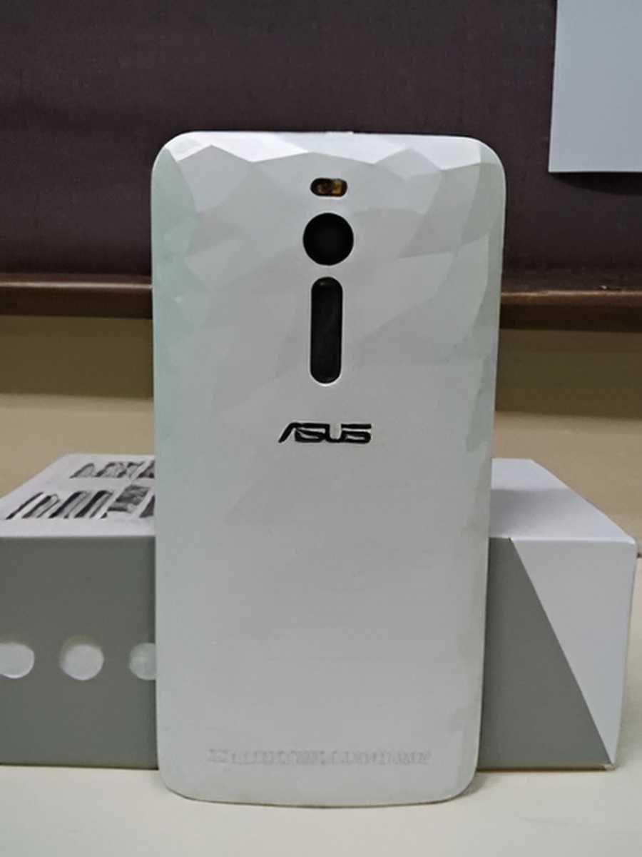 Смартфон Asus ZenFone 2 Deluxe - 4G - 5,5" - 4 Ядра - 4/32Gb - Кор,Док