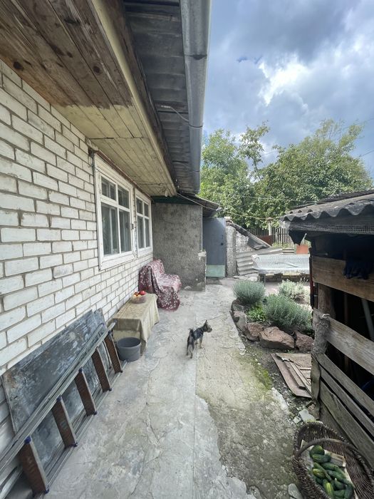 Продам частину будинку по вулиці Народного руху